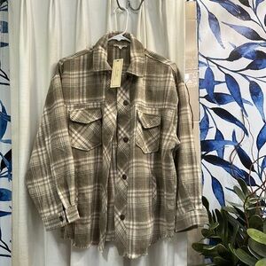 NWT Women’s Love and Repeat Plaid Tan and Cream Button Up Fleece Shacket Size S